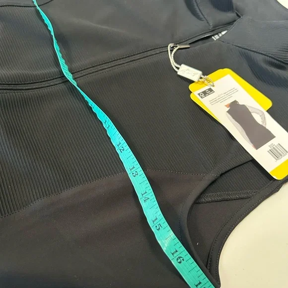 Greg Norman Collection Women’s Golf Vest - Picture 9 of 9